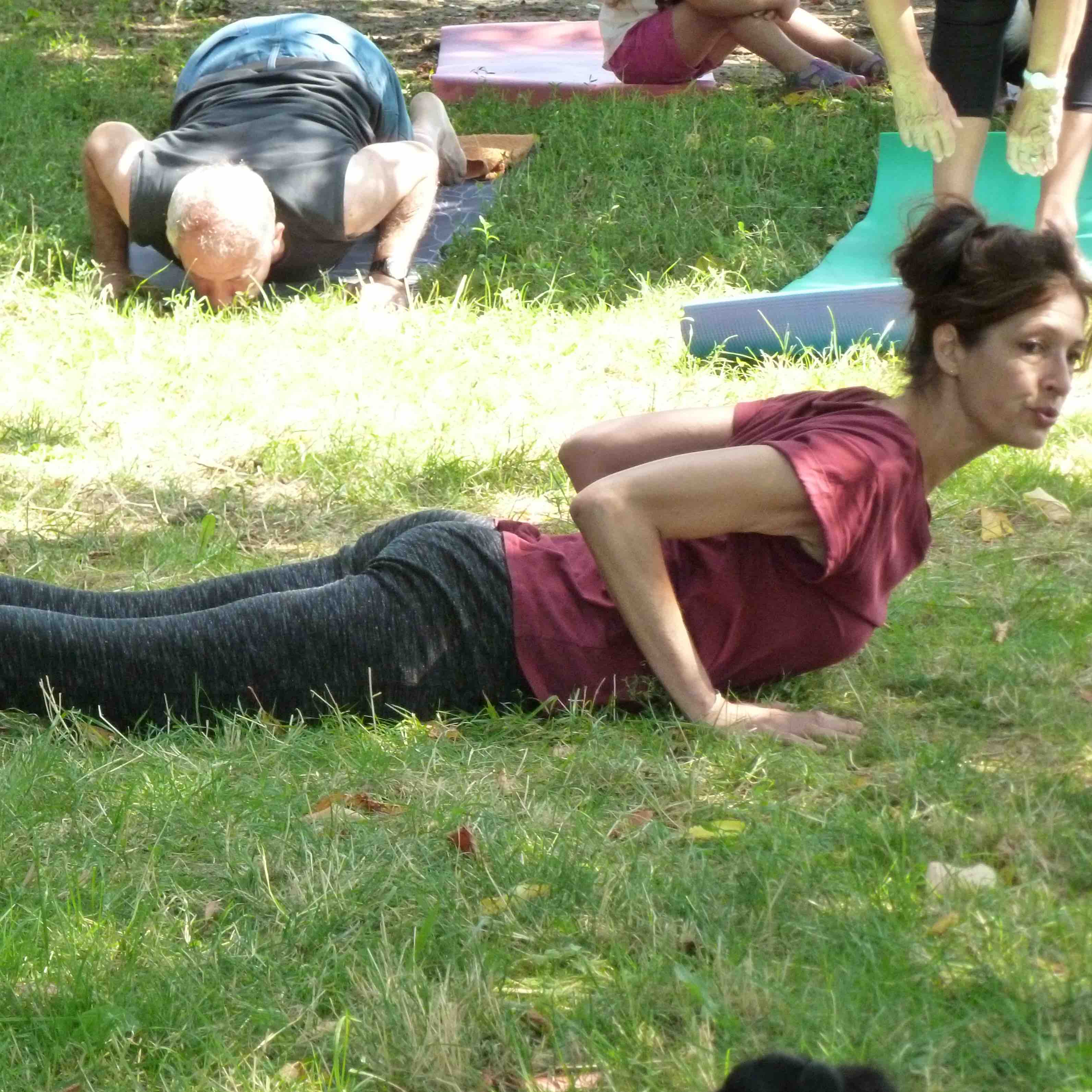 Image d'une femme dans une position de yoga