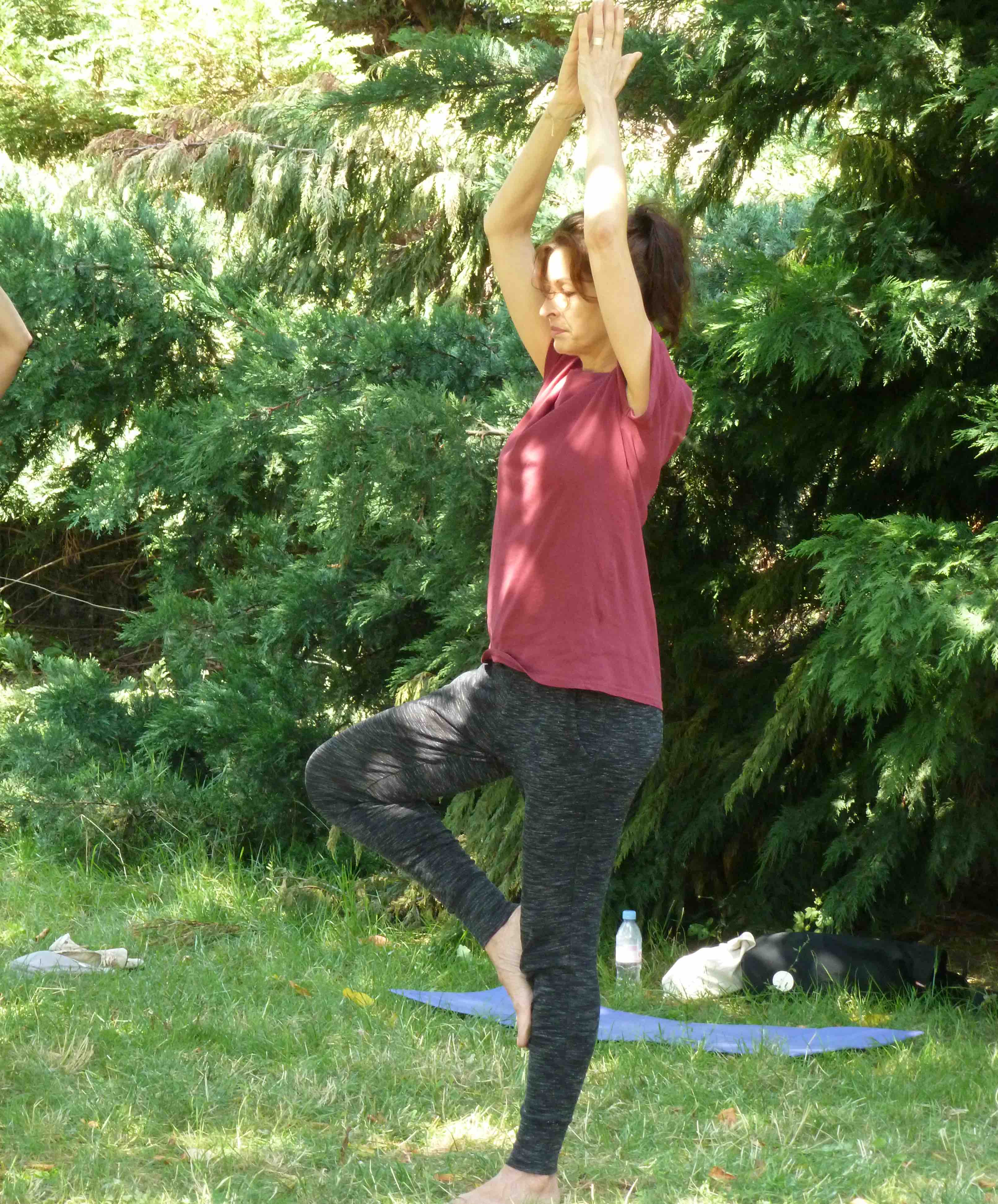 image d'une femme dans une position de yoga