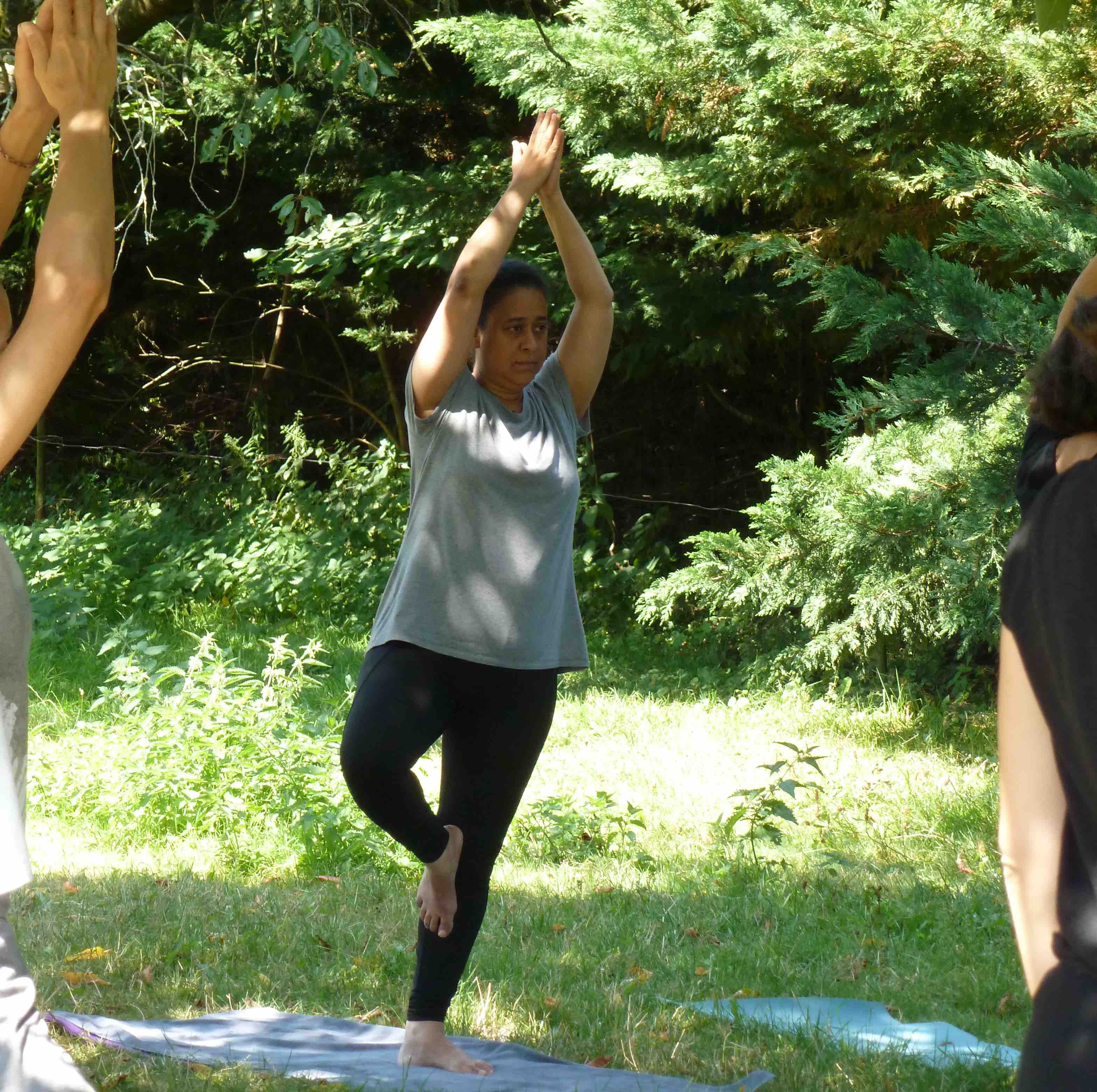 image d'une femme dans une position de yoga